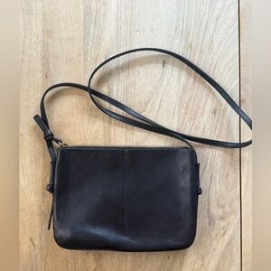 Madewell The Knotted Crossbody Bag. Black leather.